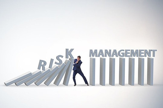 Risk management during annuity purchases 