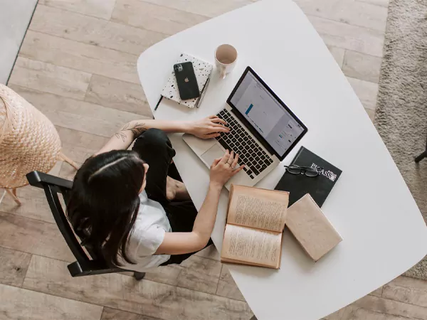 girl with laptop